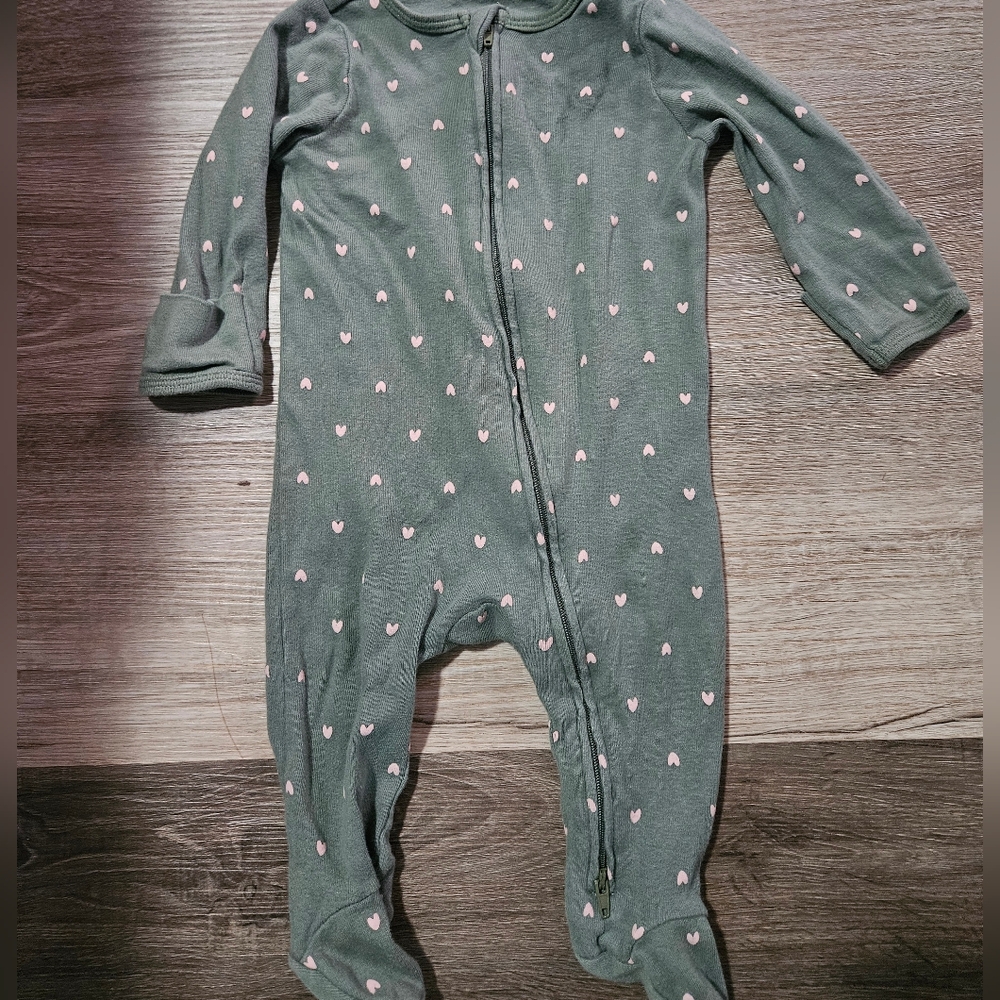 💝💝5/$25💝💝Cloud Island Green One Piece with Pink Heart Pattern